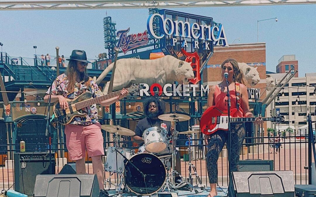 8/25 LIVE MUSIC: Julia & the Band:It’s